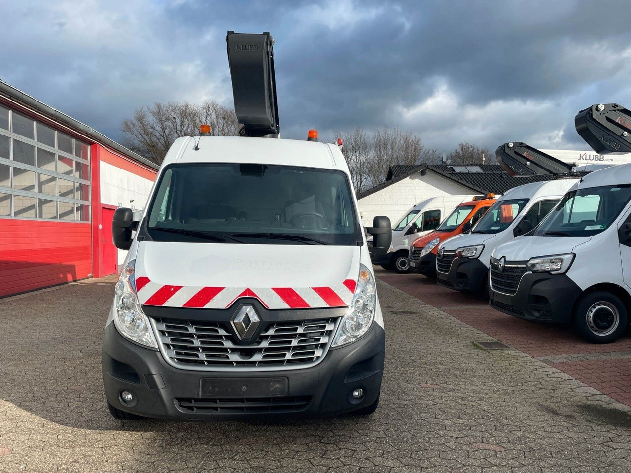 Renault Master Hubarbeitsbühne 2 Personen Korb bis 200kg - Emelőkosaras teherautó: 2 kép. Renault Master Hubarbeitsbühne 2 Personen Korb bis 200kg - Emelőkosaras teherautó: 2 kép.