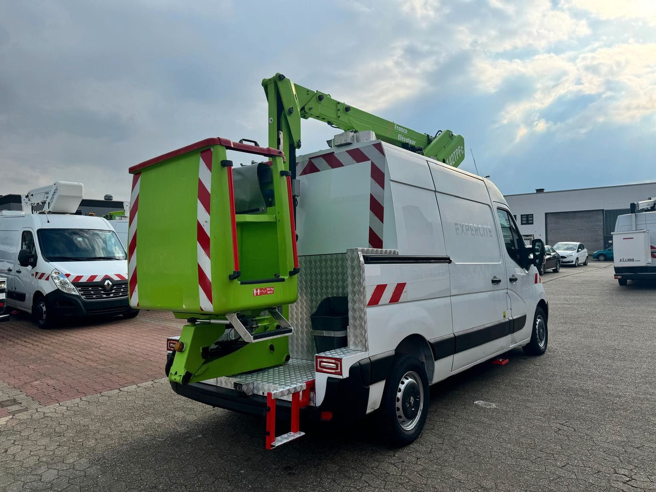 Renault Master Steiger France Elévateur 142 TPFc - Emelőkosaras teherautó: 4 kép. Renault Master Steiger France Elévateur 142 TPFc - Emelőkosaras teherautó: 4 kép.