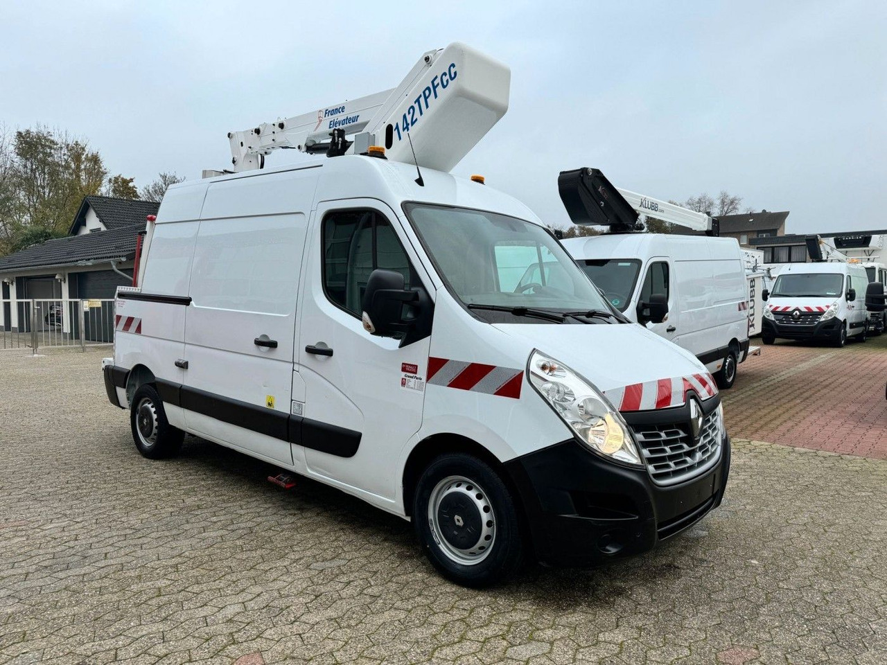 Renault Master Steiger France Elévateur 142 TPFcc - Emelőkosaras teherautó: 3 kép. Renault Master Steiger France Elévateur 142 TPFcc - Emelőkosaras teherautó: 3 kép.