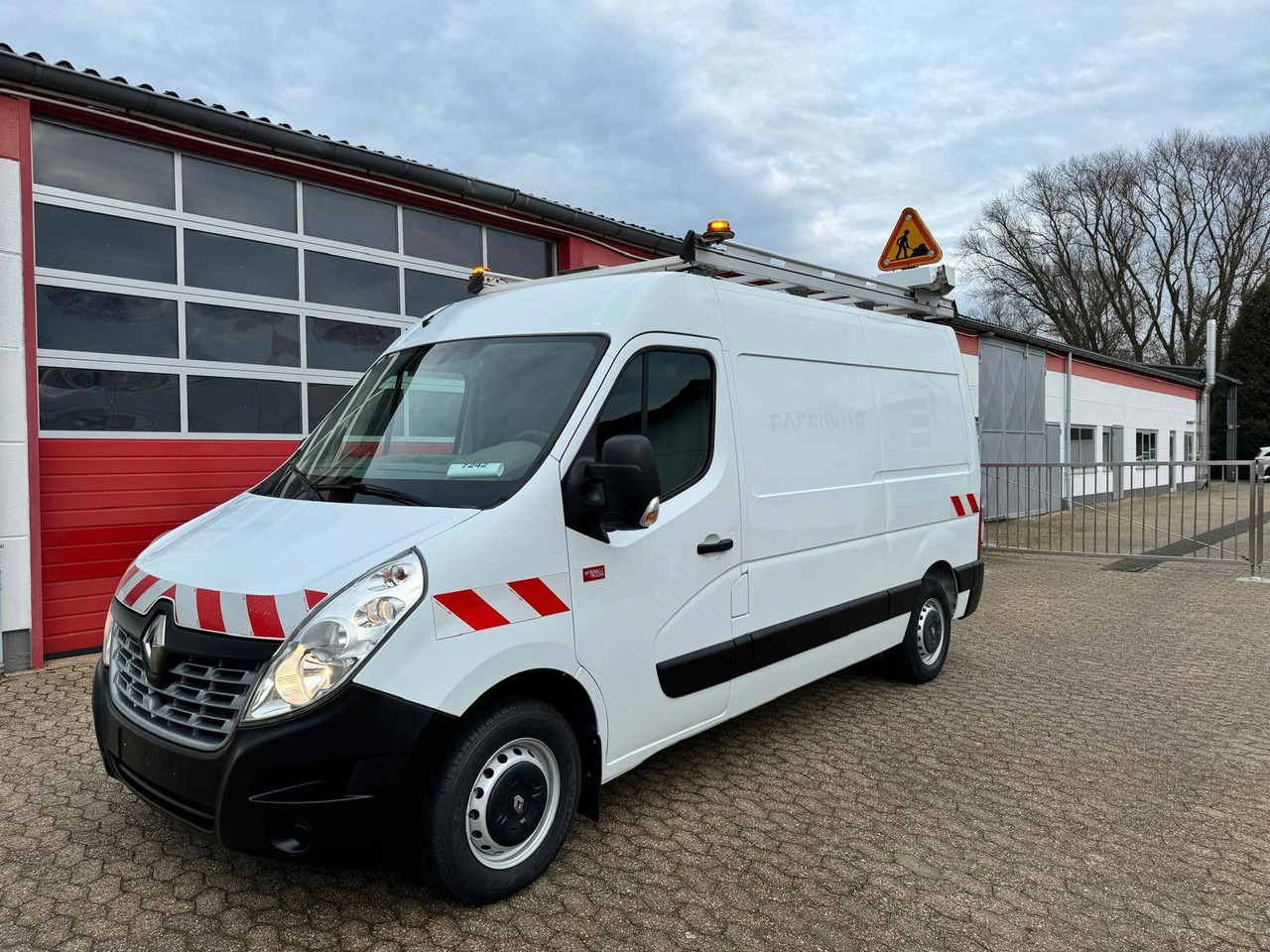 Renault Master Werkstattwagen Kastenwagen EURO 6 - Furgon: 1 kép. Renault Master Werkstattwagen Kastenwagen EURO 6 - Furgon: 1 kép.