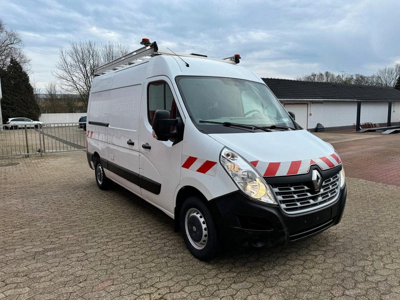 Renault Master Werkstattwagen Kastenwagen EURO 6 - Furgon: 3 kép. Renault Master Werkstattwagen Kastenwagen EURO 6 - Furgon: 3 kép.