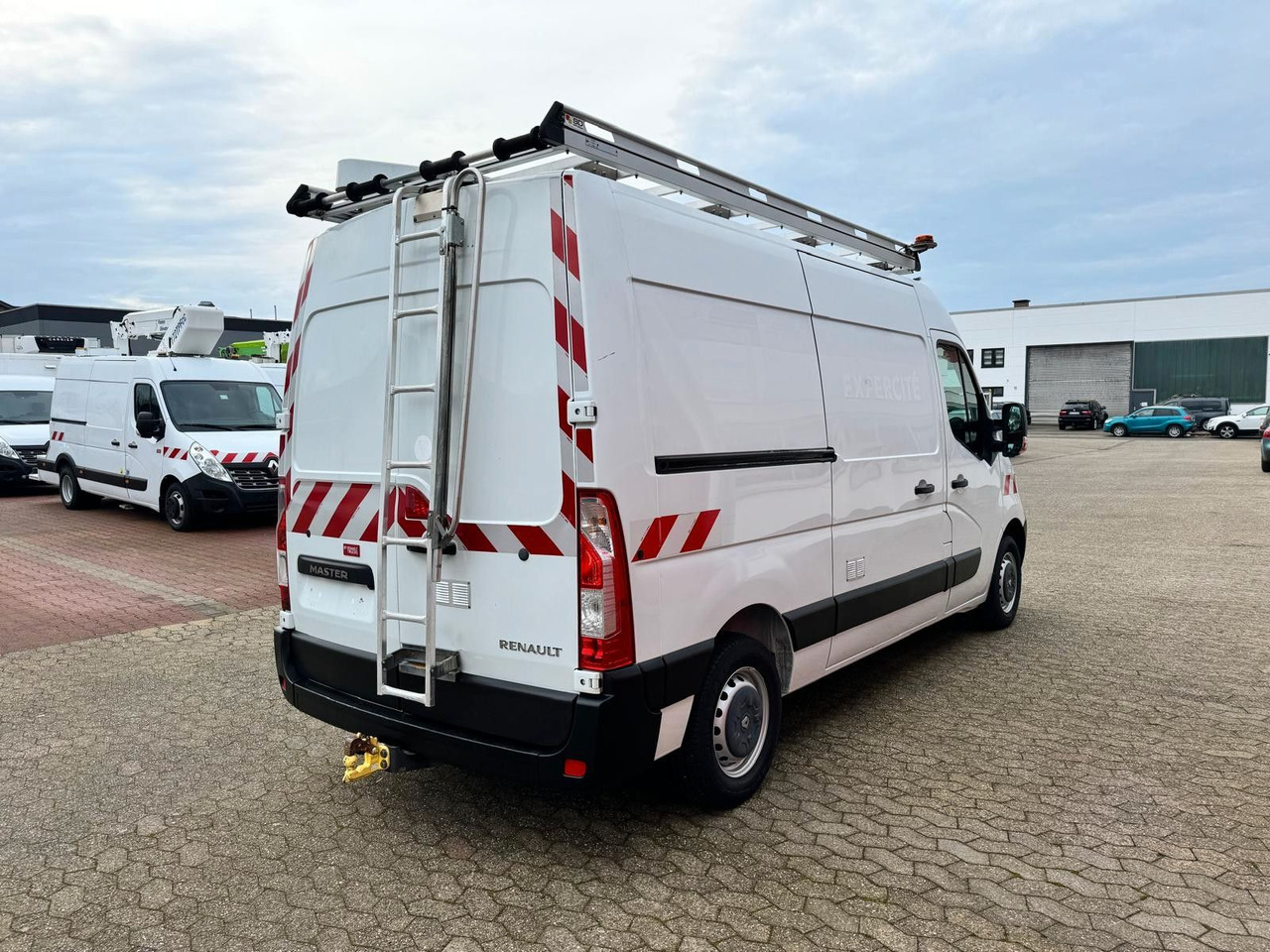 Renault Master Werkstattwagen Kastenwagen EURO 6 - Furgon: 4 kép. Renault Master Werkstattwagen Kastenwagen EURO 6 - Furgon: 4 kép.