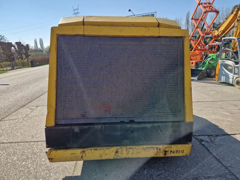 Atlas-Copco XAS350DD VERY LOW HOURS - Légkompresszor: 4 kép. Atlas-Copco XAS350DD VERY LOW HOURS - Légkompresszor: 4 kép.