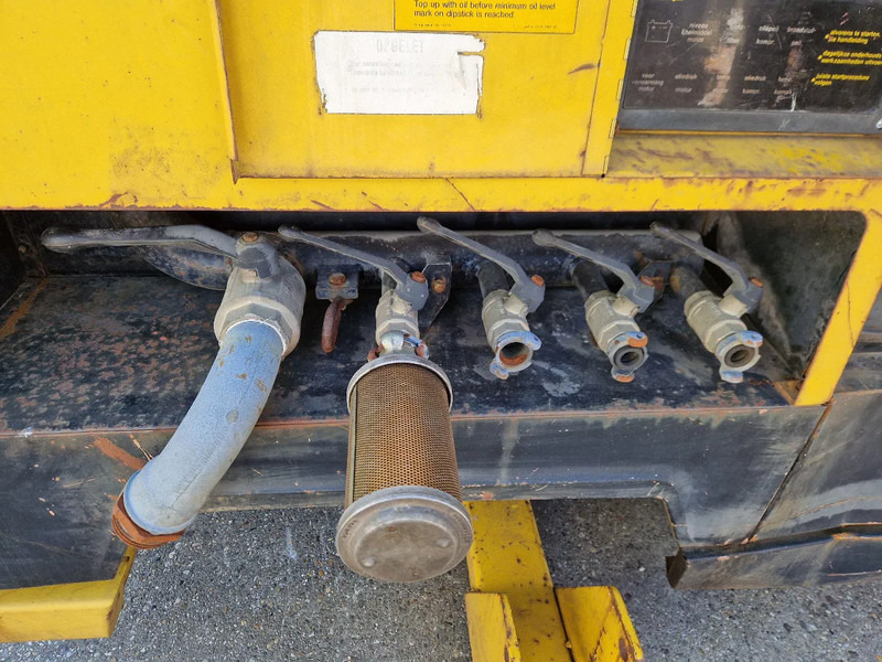 Atlas-Copco XAS350DD VERY LOW HOURS - Légkompresszor: 5 kép. Atlas-Copco XAS350DD VERY LOW HOURS - Légkompresszor: 5 kép.