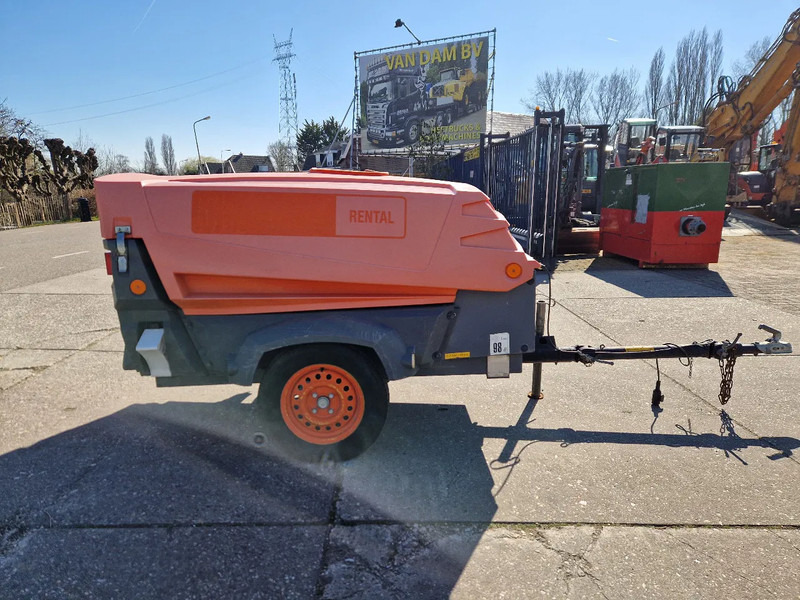Atlas-Copco XAS57 - Légkompresszor: 2 kép. Atlas-Copco XAS57 - Légkompresszor: 2 kép.