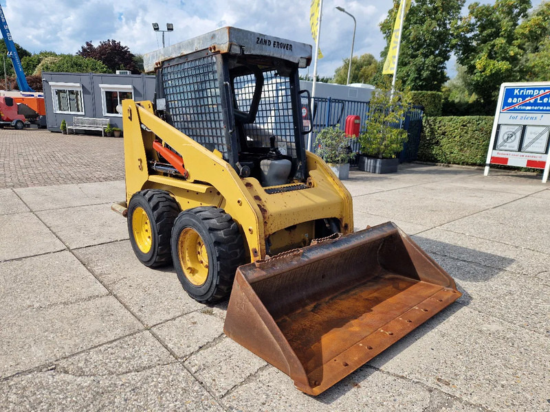 Caterpillar 216B3 schranklader met 1191 uur - Mini homlokrakodó: 2 kép. Caterpillar 216B3 schranklader met 1191 uur - Mini homlokrakodó: 2 kép.