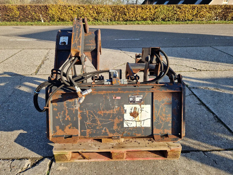 Diversen Attec schep/knijpbak t.b.v. schranklader - Kanál - Építőipari gépek: 5 kép. Diversen Attec schep/knijpbak t.b.v. schranklader - Kanál - Építőipari gépek: 5 kép.