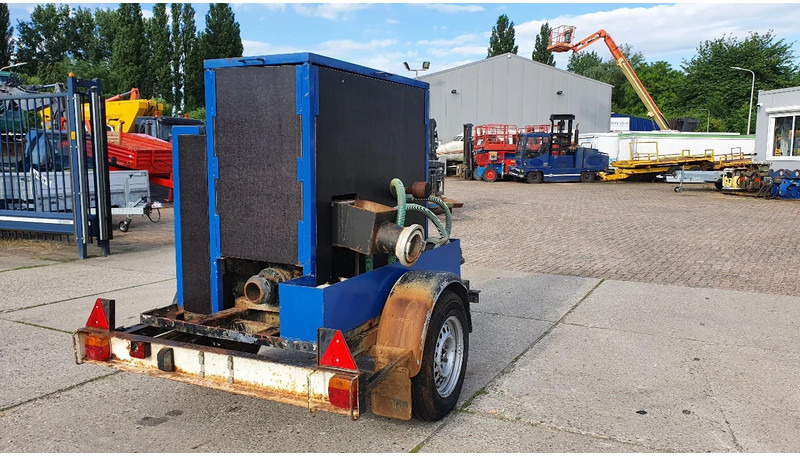 Diversen vuilwaterpomp met Petter motor - Vízszivattyú: 1 kép. Diversen vuilwaterpomp met Petter motor - Vízszivattyú: 1 kép.