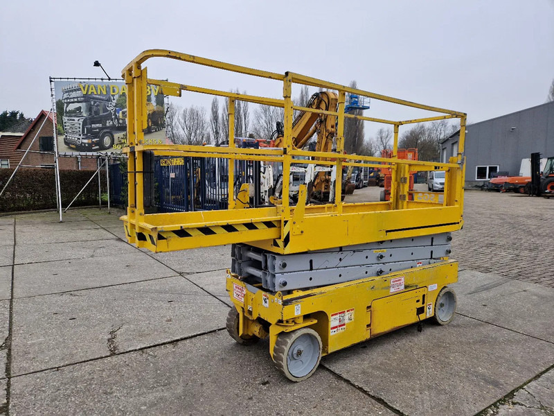 Genie GS2032 elektrisch werkhoogte 8m. met keuring - Ollós emelő: 1 kép. Genie GS2032 elektrisch werkhoogte 8m. met keuring - Ollós emelő: 1 kép.