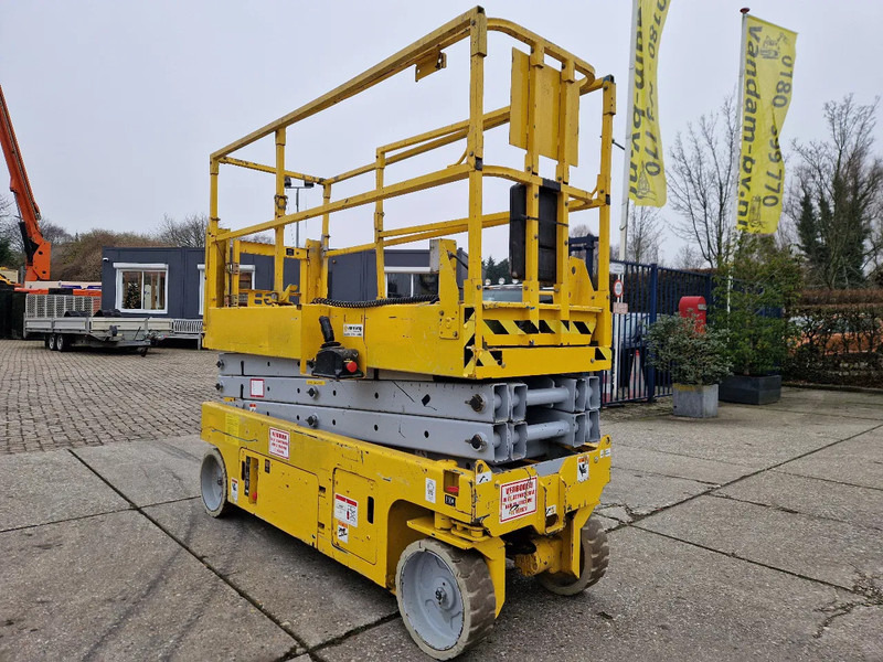 Genie GS2032 elektrisch werkhoogte 8m. met keuring - Ollós emelő: 3 kép. Genie GS2032 elektrisch werkhoogte 8m. met keuring - Ollós emelő: 3 kép.