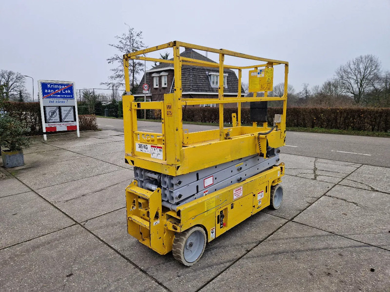 Genie GS2032 elektrisch werkhoogte 8m. met keuring - Ollós emelő: 2 kép. Genie GS2032 elektrisch werkhoogte 8m. met keuring - Ollós emelő: 2 kép.