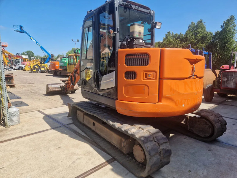 Hitachi ZX85US-5A - Lánctalpas kotró: 3 kép. Hitachi ZX85US-5A - Lánctalpas kotró: 3 kép.