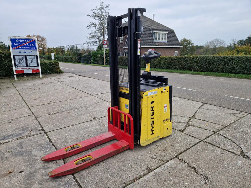 Hyster S1.5S elektrische stapelaar - Emelőtargoncá: 1 kép. Hyster S1.5S elektrische stapelaar - Emelőtargoncá: 1 kép.
