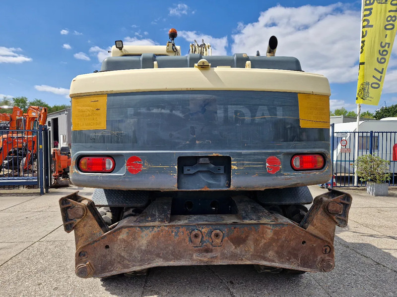 Hyundai Robex 140W-9 met airco - Gumikerekes kotró: 3 kép. Hyundai Robex 140W-9 met airco - Gumikerekes kotró: 3 kép.