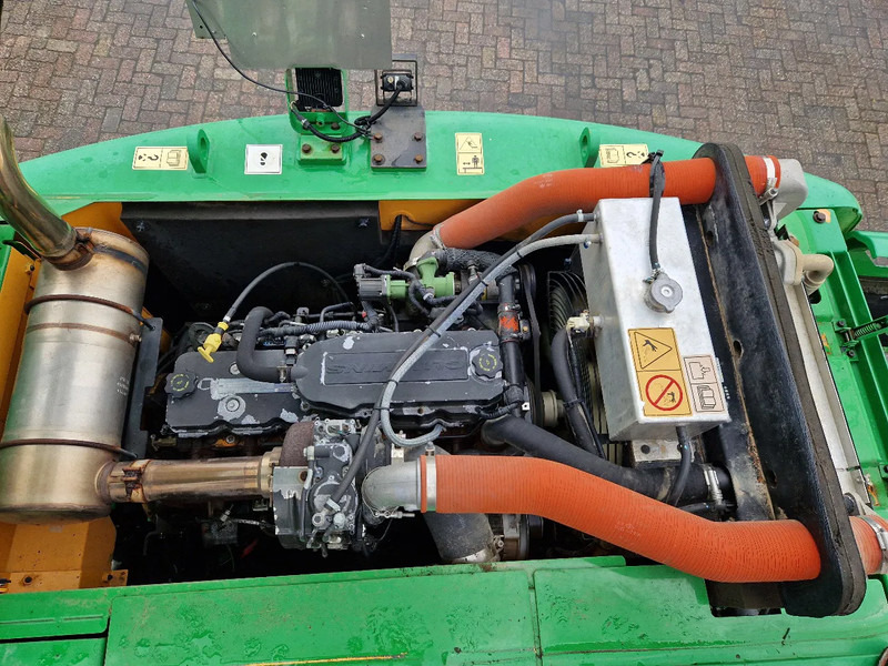Hyundai Robex 160W-9A met 6-cilinder Cummins motor - Gumikerekes kotró: 5 kép. Hyundai Robex 160W-9A met 6-cilinder Cummins motor - Gumikerekes kotró: 5 kép.