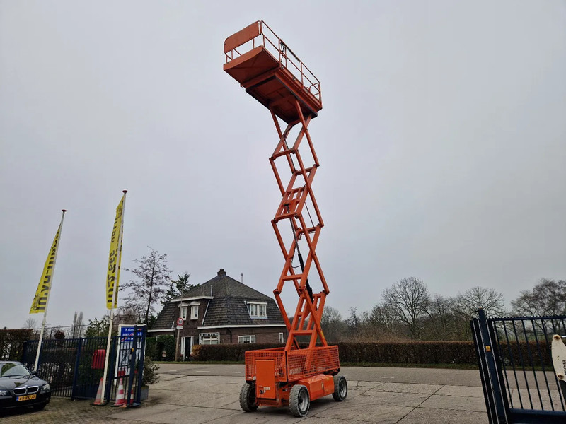 JLG 3369LE elektrisch werkhoogte 12.06m. - Ollós emelő: 2 kép. JLG 3369LE elektrisch werkhoogte 12.06m. - Ollós emelő: 2 kép.