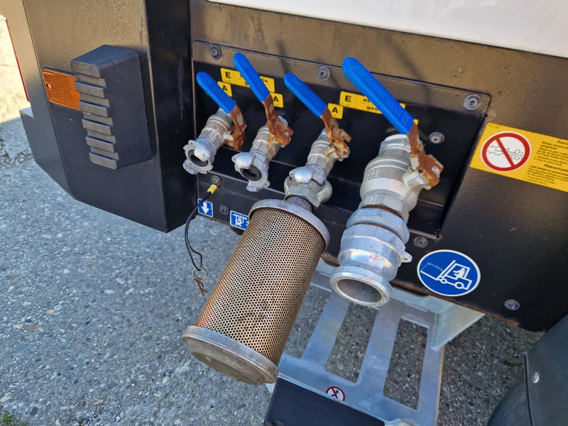Kaeser M82 in zeer nette staat! - Légkompresszor: 4 kép. Kaeser M82 in zeer nette staat! - Légkompresszor: 4 kép.