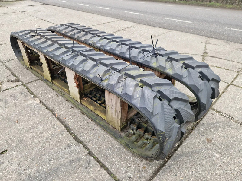 Komatsu nieuwe tracks t.b.v. PC75 tot PC88 - Lánctalp - Teherautó: 4 kép. Komatsu nieuwe tracks t.b.v. PC75 tot PC88 - Lánctalp - Teherautó: 4 kép.