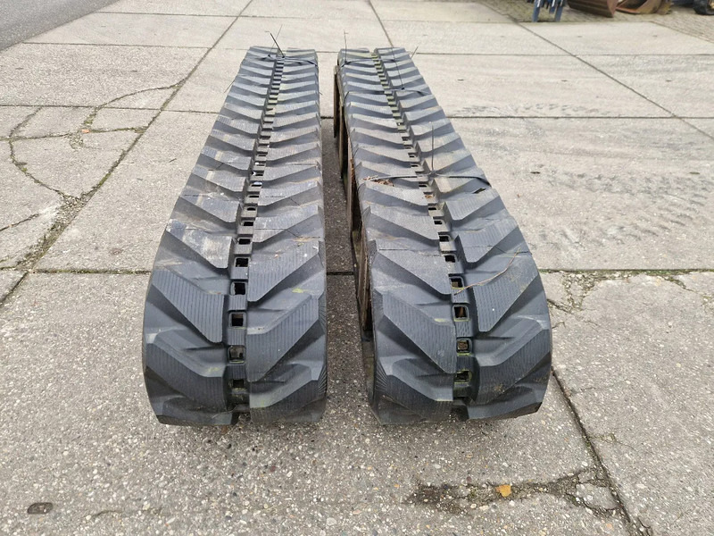 Komatsu nieuwe tracks t.b.v. PC75 tot PC88 - Lánctalp - Teherautó: 3 kép. Komatsu nieuwe tracks t.b.v. PC75 tot PC88 - Lánctalp - Teherautó: 3 kép.