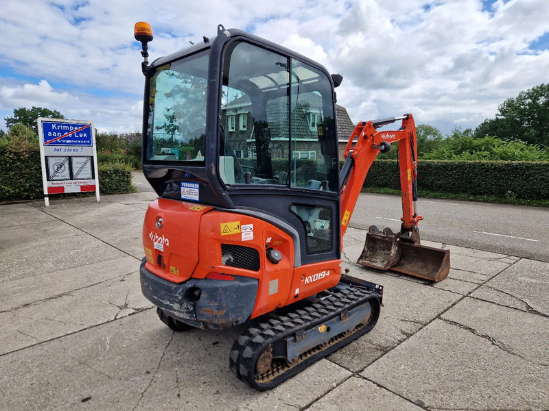 Kubota KX019-4 CW05 met 2 bakken - Minikotró: 3 kép. Kubota KX019-4 CW05 met 2 bakken - Minikotró: 3 kép.