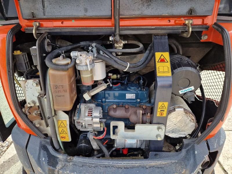 Kubota KX019-4 CW05 met 2 bakken - Minikotró: 5 kép. Kubota KX019-4 CW05 met 2 bakken - Minikotró: 5 kép.