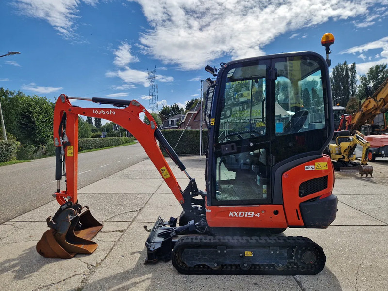 Kubota KX019-4 met 1990 uur - Minikotró: 1 kép. Kubota KX019-4 met 1990 uur - Minikotró: 1 kép.