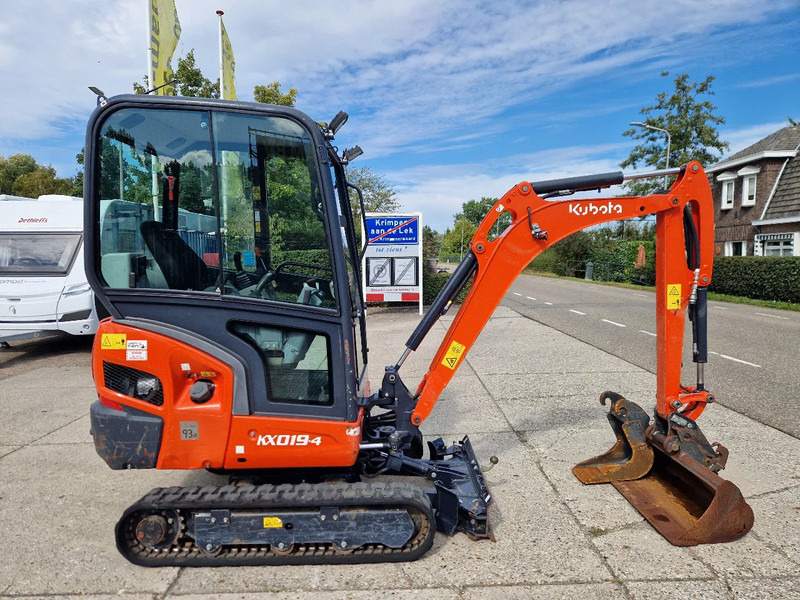 Kubota KX019-4 met 1990 uur - Minikotró: 2 kép. Kubota KX019-4 met 1990 uur - Minikotró: 2 kép.