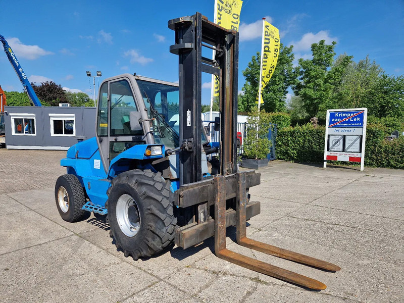 Manitou MC50 ruwterreinheftruck met sideshift - Terepjáró képességű targoncá: 2 kép. Manitou MC50 ruwterreinheftruck met sideshift - Terepjáró képességű targoncá: 2 kép.