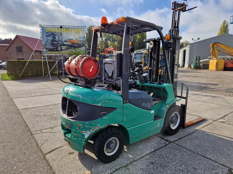 Maximal Nissan Zhejiang 2.5 ton LPG LOW HOURS - Gázüzemű targonca: 4 kép. Maximal Nissan Zhejiang 2.5 ton LPG LOW HOURS - Gázüzemű targonca: 4 kép.