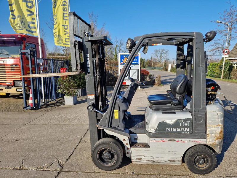 Nissan 1.8 ton LPG triplomast - Gázüzemű targonca: 1 kép. Nissan 1.8 ton LPG triplomast - Gázüzemű targonca: 1 kép.