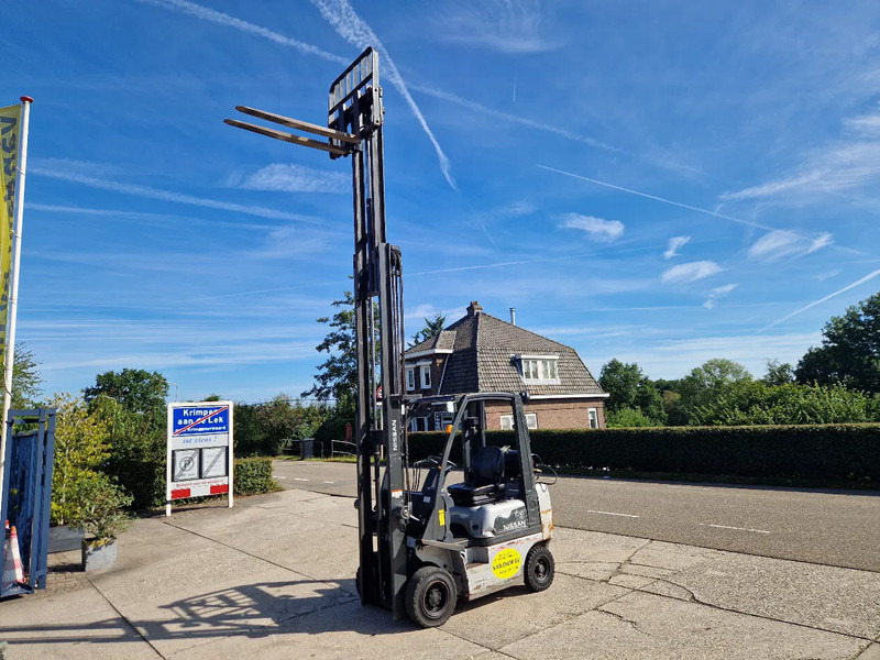 Nissan 1800 kg. LPG met keuring - Gázüzemű targonca: 2 kép. Nissan 1800 kg. LPG met keuring - Gázüzemű targonca: 2 kép.