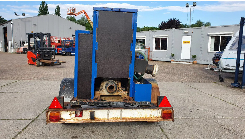 Onbekend vuilwaterpomp met Petter motor - Vízszivattyú: 4 kép. Onbekend vuilwaterpomp met Petter motor - Vízszivattyú: 4 kép.