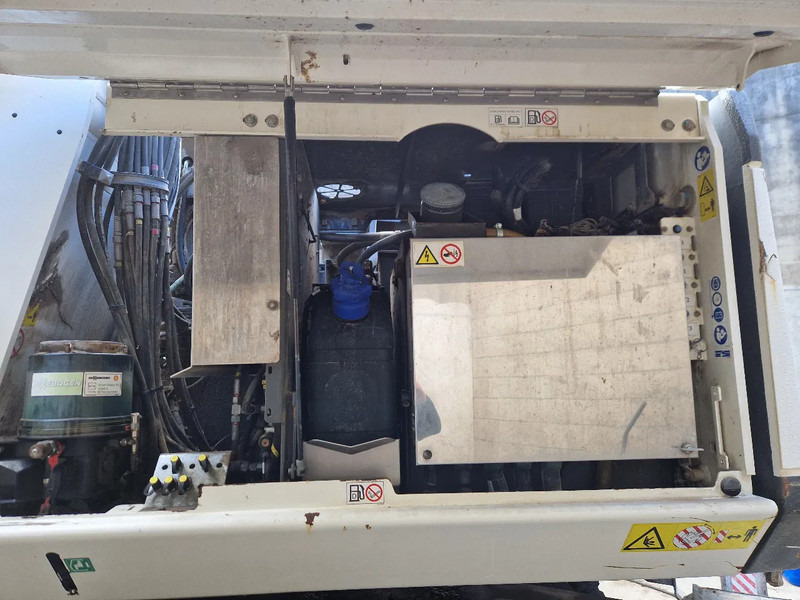 Sennebogen 821 overslagkraan - Hulladék kotró: 5 kép. Sennebogen 821 overslagkraan - Hulladék kotró: 5 kép.