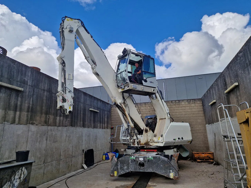 Sennebogen 821 overslagkraan - Hulladék kotró: 1 kép. Sennebogen 821 overslagkraan - Hulladék kotró: 1 kép.