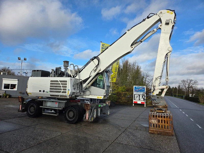 Sennebogen 821 overslagkraan met sorteergrijper - Hulladék kotró: 2 kép. Sennebogen 821 overslagkraan met sorteergrijper - Hulladék kotró: 2 kép.