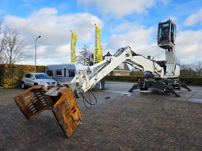 Sennebogen 821 overslagkraan met sorteergrijper - Hulladék kotró: 1 kép. Sennebogen 821 overslagkraan met sorteergrijper - Hulladék kotró: 1 kép.