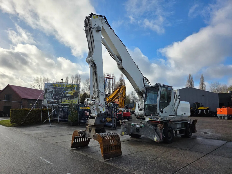 Sennebogen 821 overslagkraan met sorteergrijper - Hulladék kotró: 3 kép. Sennebogen 821 overslagkraan met sorteergrijper - Hulladék kotró: 3 kép.