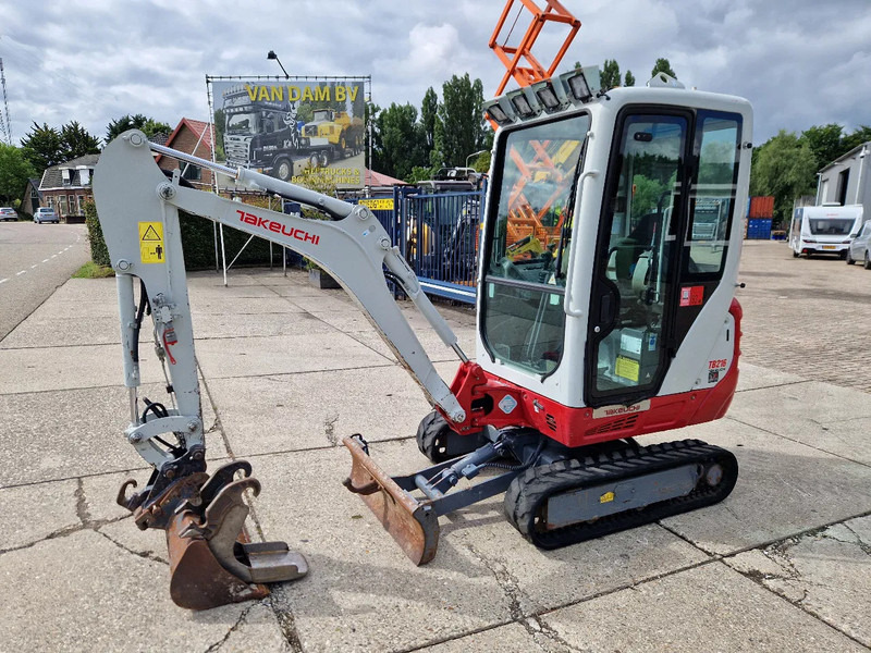 Takeuchi TB216 met 2089 uur - Minikotró: 1 kép. Takeuchi TB216 met 2089 uur - Minikotró: 1 kép.