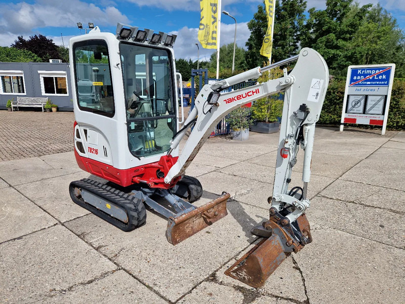 Takeuchi TB216 met 2089 uur - Minikotró: 2 kép. Takeuchi TB216 met 2089 uur - Minikotró: 2 kép.