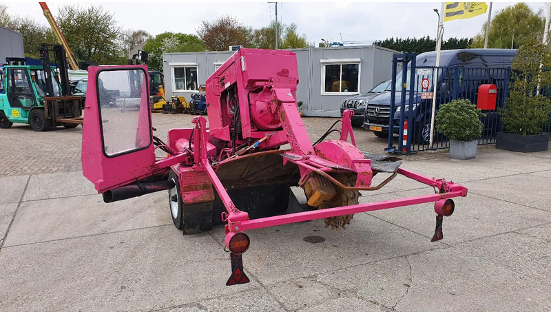 VERMEER SC1102 stobben/stronkenfrees - Erdészeti aprító: 3 kép. VERMEER SC1102 stobben/stronkenfrees - Erdészeti aprító: 3 kép.
