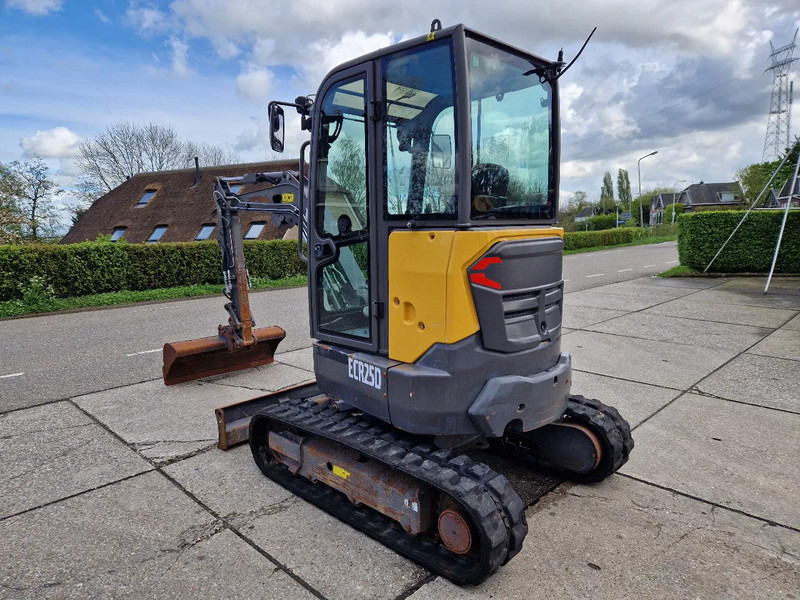Volvo ECR25D met 2562 uur - Minikotró: 3 kép. Volvo ECR25D met 2562 uur - Minikotró: 3 kép.