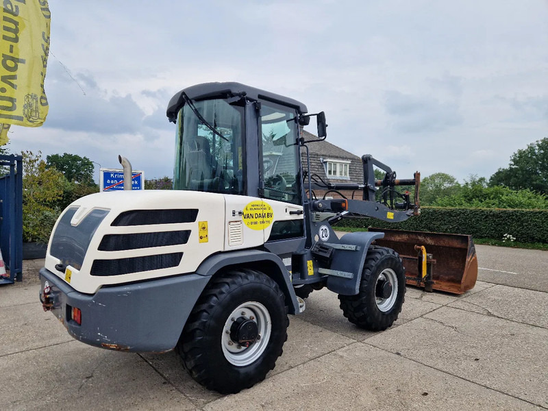 Yanmar TL80 / Terex TL80 / Schaeff TL80 very low hours! - Gumikerekes homlokrakodó: 3 kép. Yanmar TL80 / Terex TL80 / Schaeff TL80 very low hours! - Gumikerekes homlokrakodó: 3 kép.