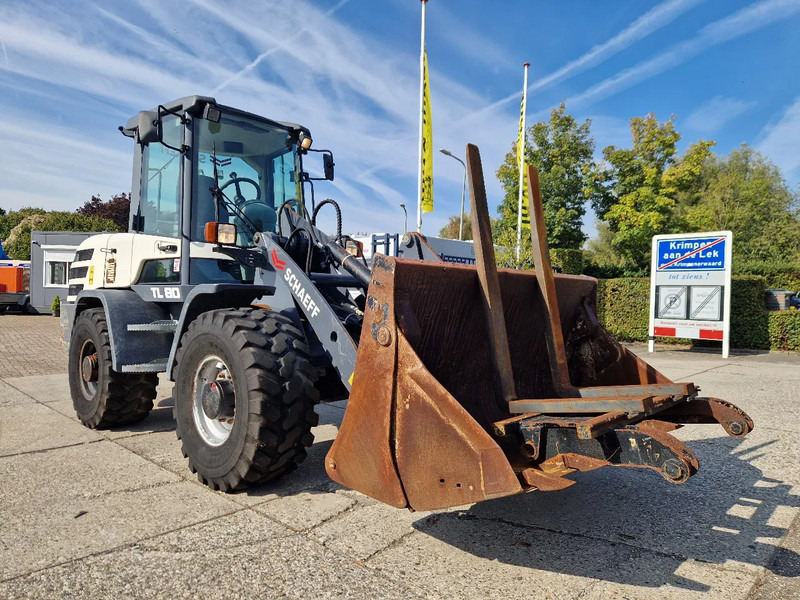 Yanmar / Terex TL80 in nette staat 2017 - Gumikerekes homlokrakodó: 2 kép. Yanmar / Terex TL80 in nette staat 2017 - Gumikerekes homlokrakodó: 2 kép.