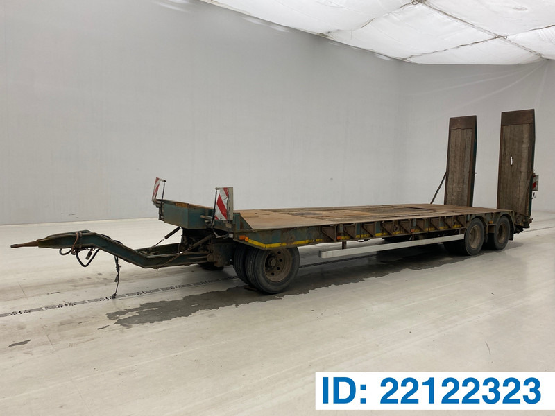 ATM Low bed trailer - Pótkocsi mélybölcsős: 1 kép. ATM Low bed trailer - Pótkocsi mélybölcsős: 1 kép.