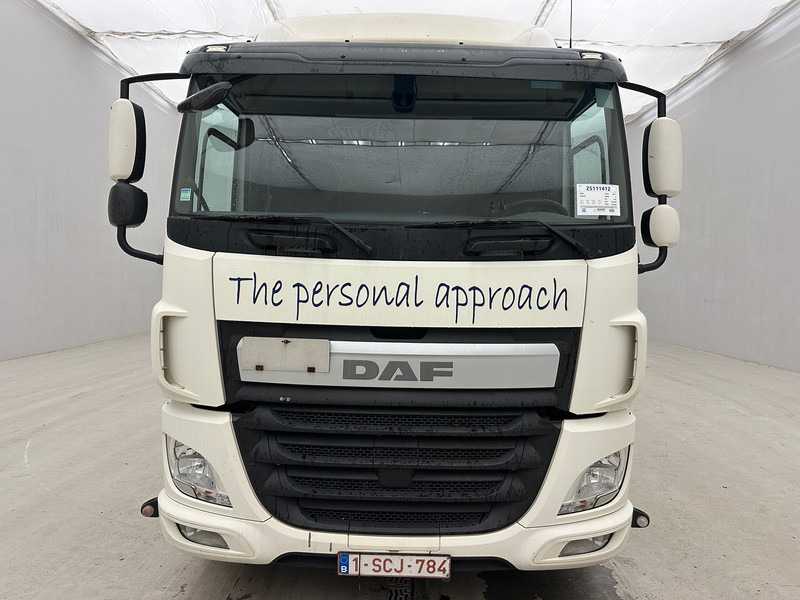 DAF CF 330 - 6x2 - Dobozos felépítményű teherautó: 2 kép. DAF CF 330 - 6x2 - Dobozos felépítményű teherautó: 2 kép.