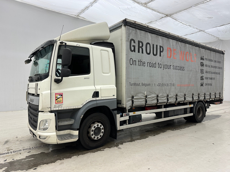 DAF CF 370 - Ponyvás teherautó: 1 kép. DAF CF 370 - Ponyvás teherautó: 1 kép.