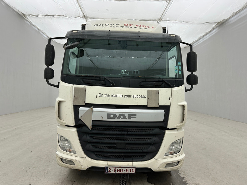 DAF CF 370 - Ponyvás teherautó: 2 kép. DAF CF 370 - Ponyvás teherautó: 2 kép.