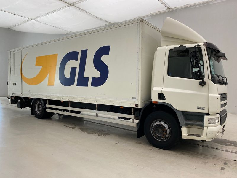 DAF CF65.250 - Dobozos felépítményű teherautó: 3 kép. DAF CF65.250 - Dobozos felépítményű teherautó: 3 kép.