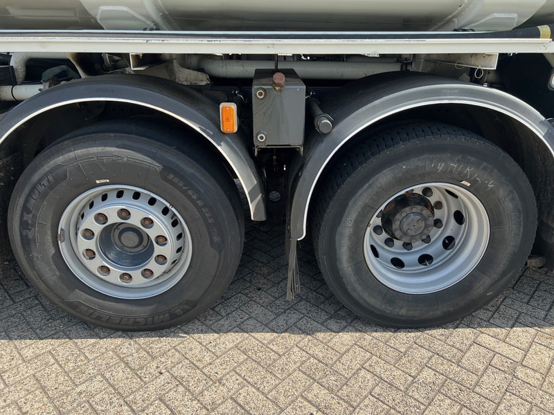 Tartályos teherautó DAF CF75.310 - 6x2: 7 kép.