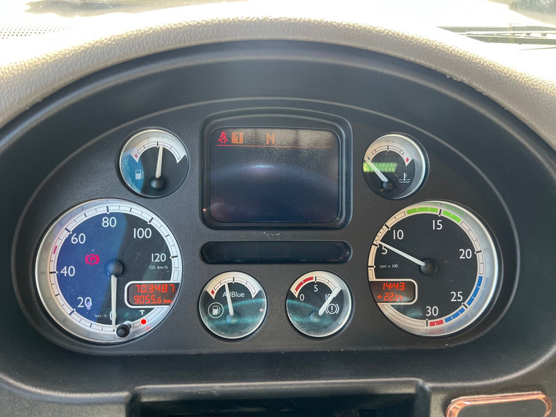 Tartályos teherautó DAF CF75.310 - 6x2: 14 kép.